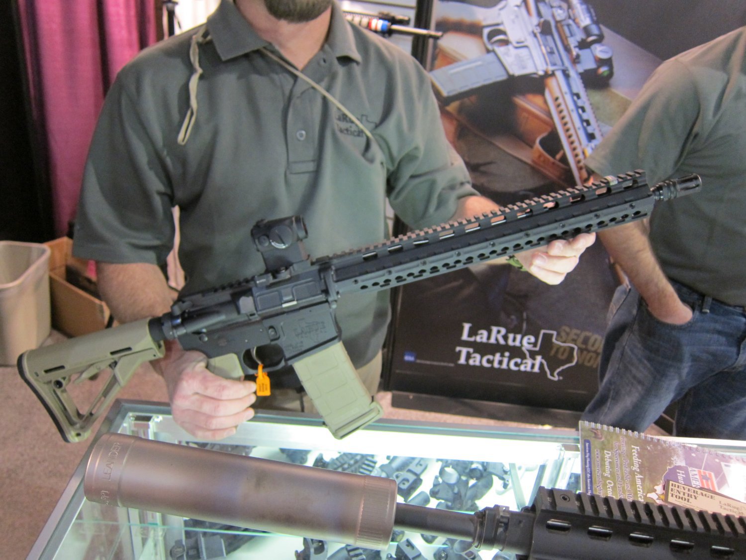 LaRue_Tactical_OBR_5.56_PREDATAR_Series_Tactical_AR_Carbine_at_SHOT_Show_2011_1