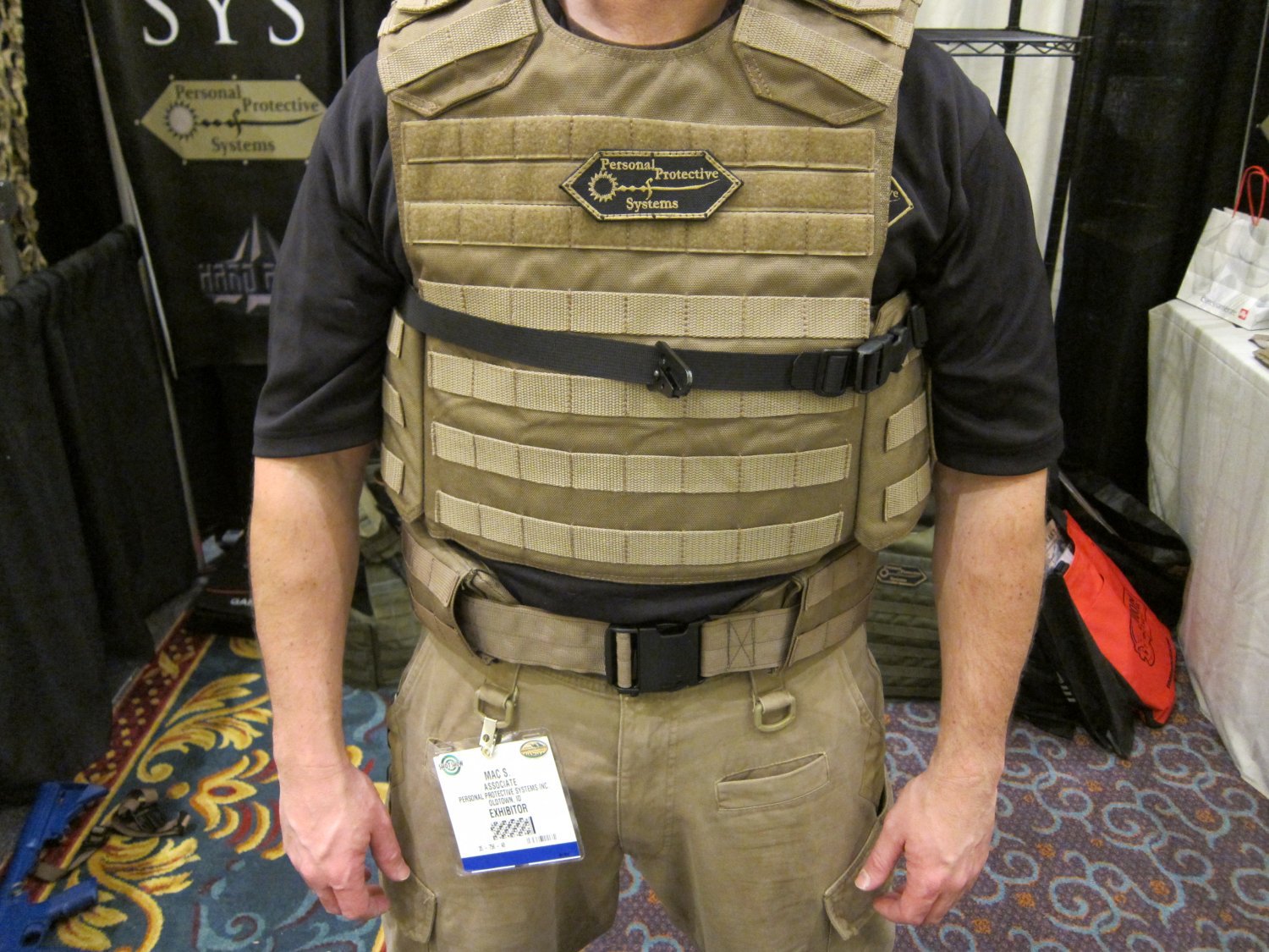 P2_Systems_ (P2Sys) _Underarm_Double-Under_Integra-Sling_and_Integra-Belt_with_Integral_Armor_Waist_Supports_ (Plastic_Stays) _at_SHOT_Show_2011_3