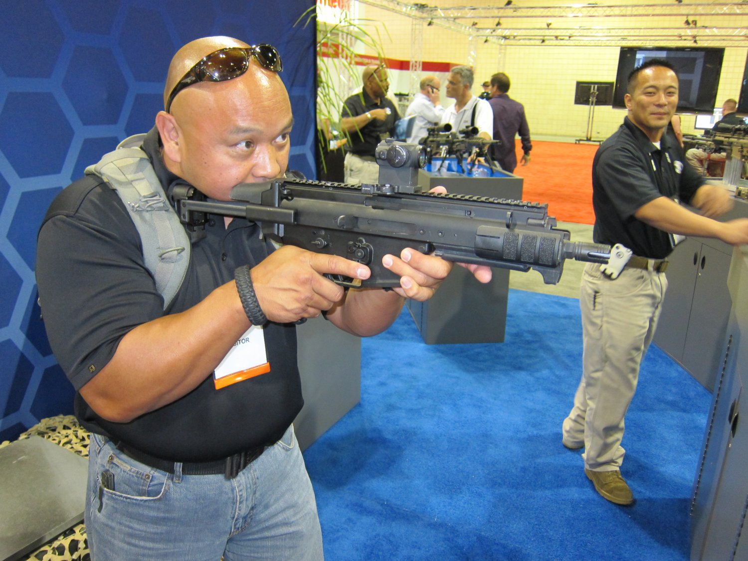 FNH_USA_FN_SCAR_PDW_Compact_Assault_SBR_5.56mm_NATO_Felipe_Jose_SOFIC_2011_DefenseReview_ (DR) _4